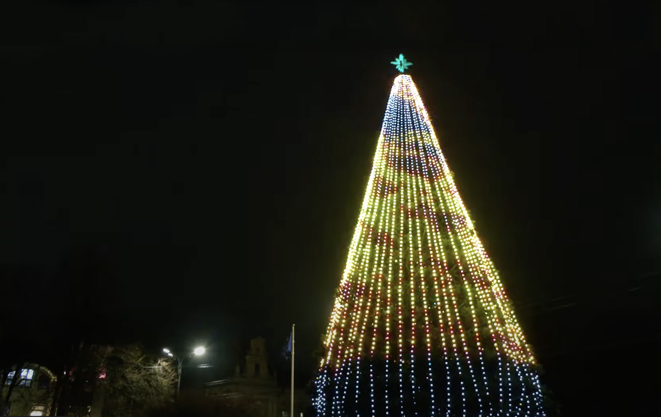 Новый год 2025. Как выглядят главные елки в разных городах Украины (фото)